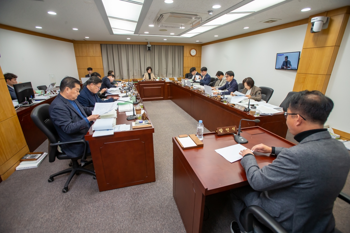 20241205-007[_P7U5797-제262회 정례회시 예산결산위원회 2025년도 예산안 및 기금운용계획안 심사활동.jpg