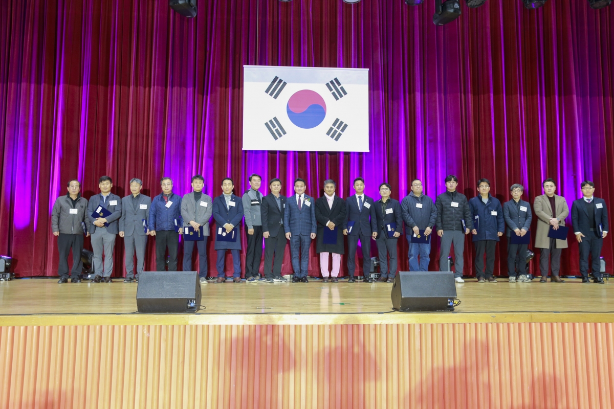 20241207-014[_P7U6041-1-구미고등학교 총동창회 회장 이취임식.jpg