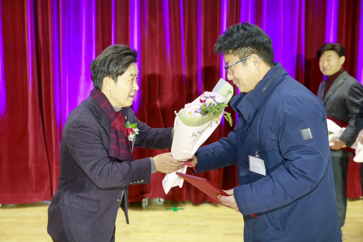 20241207-046[_P7U6147-2-구미고등학교 총동창회 회장 이취임식.jpg
