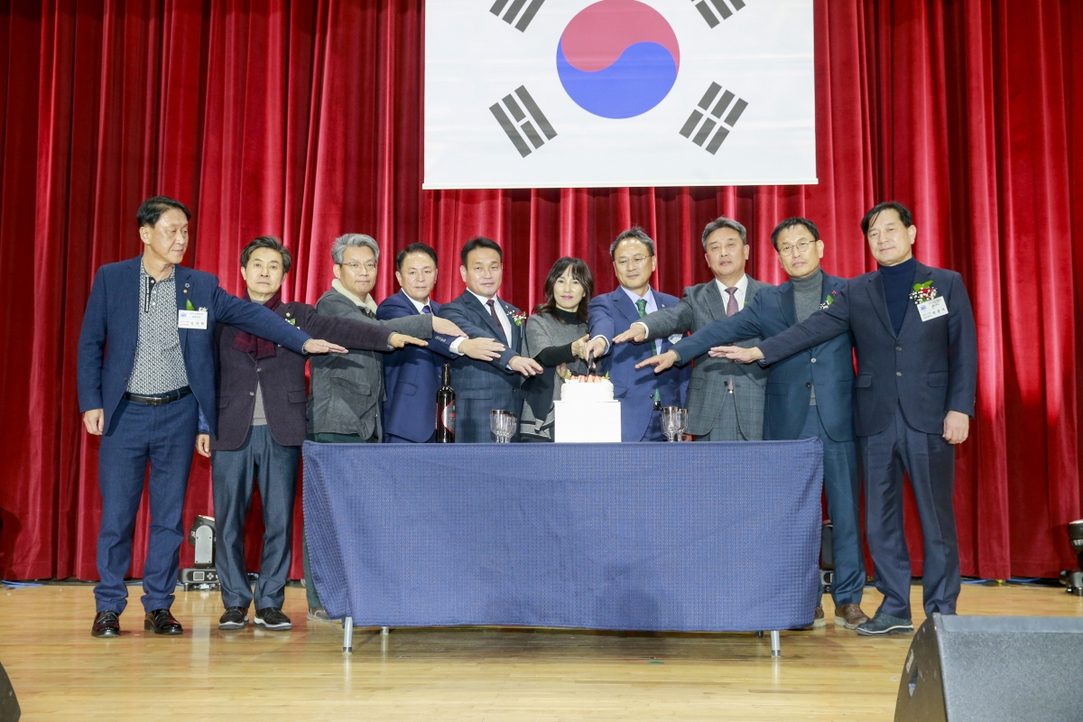 20241207-052[_P7U6169-1-구미고등학교 총동창회 회장 이취임식.jpg