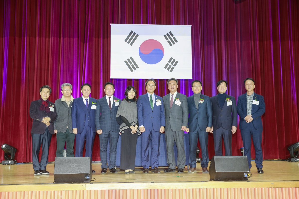20241207-053[_P7U6175-1-구미고등학교 총동창회 회장 이취임식.jpg