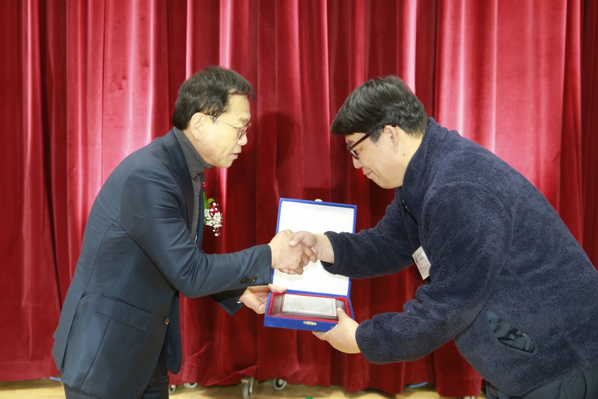 20241207-048[_P7U6153-2-구미고등학교 총동창회 회장 이취임식.jpg