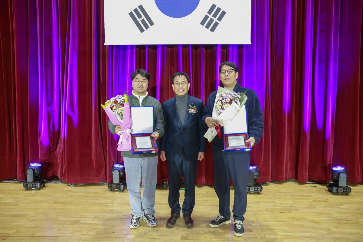 20241207-050[_P7U6162-1-구미고등학교 총동창회 회장 이취임식.jpg