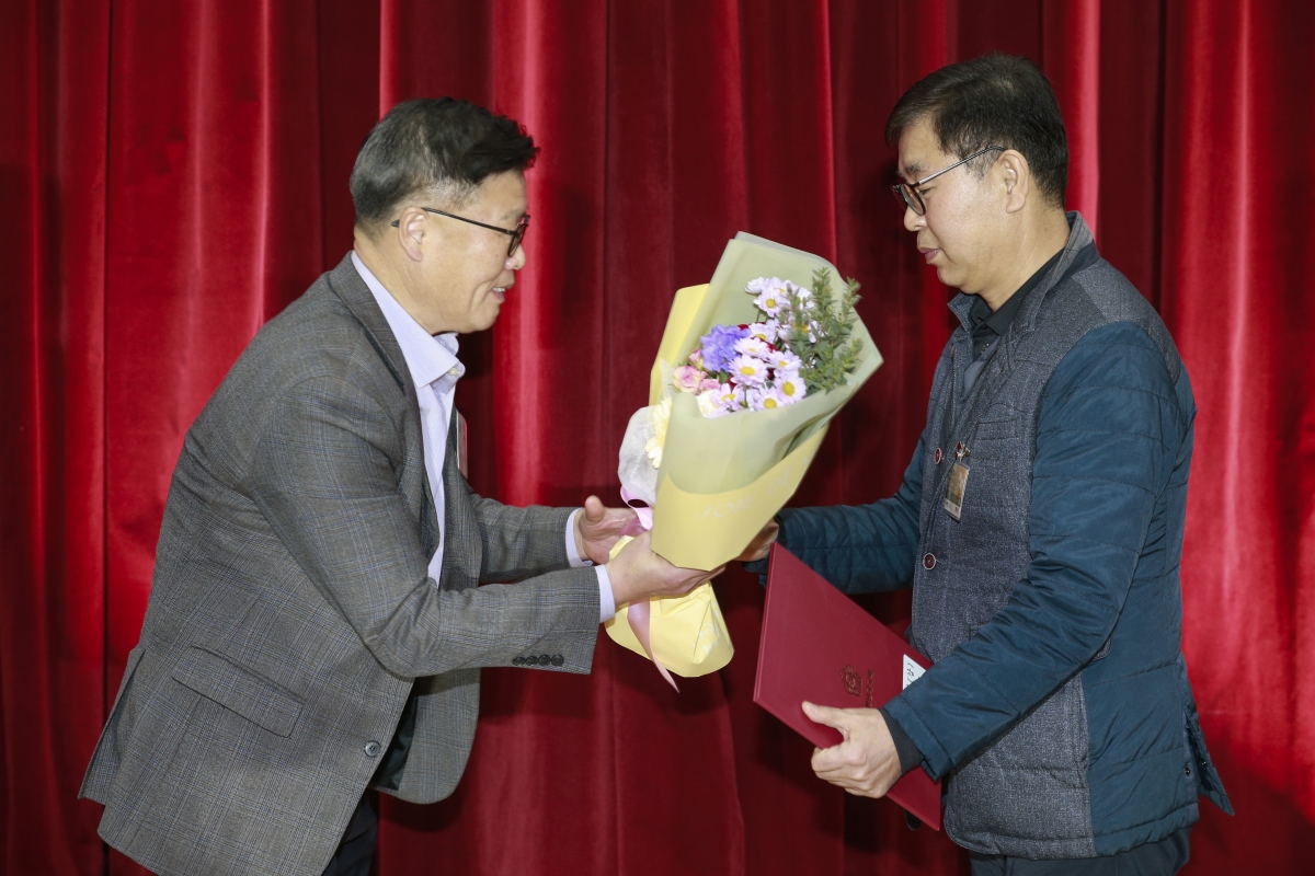 20241207-036[_P7U6112-2-구미고등학교 총동창회 회장 이취임식.jpg