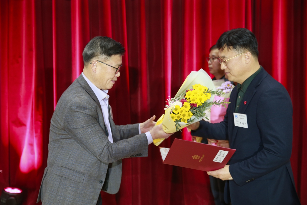 20241207-038[_P7U6118-2-구미고등학교 총동창회 회장 이취임식.jpg
