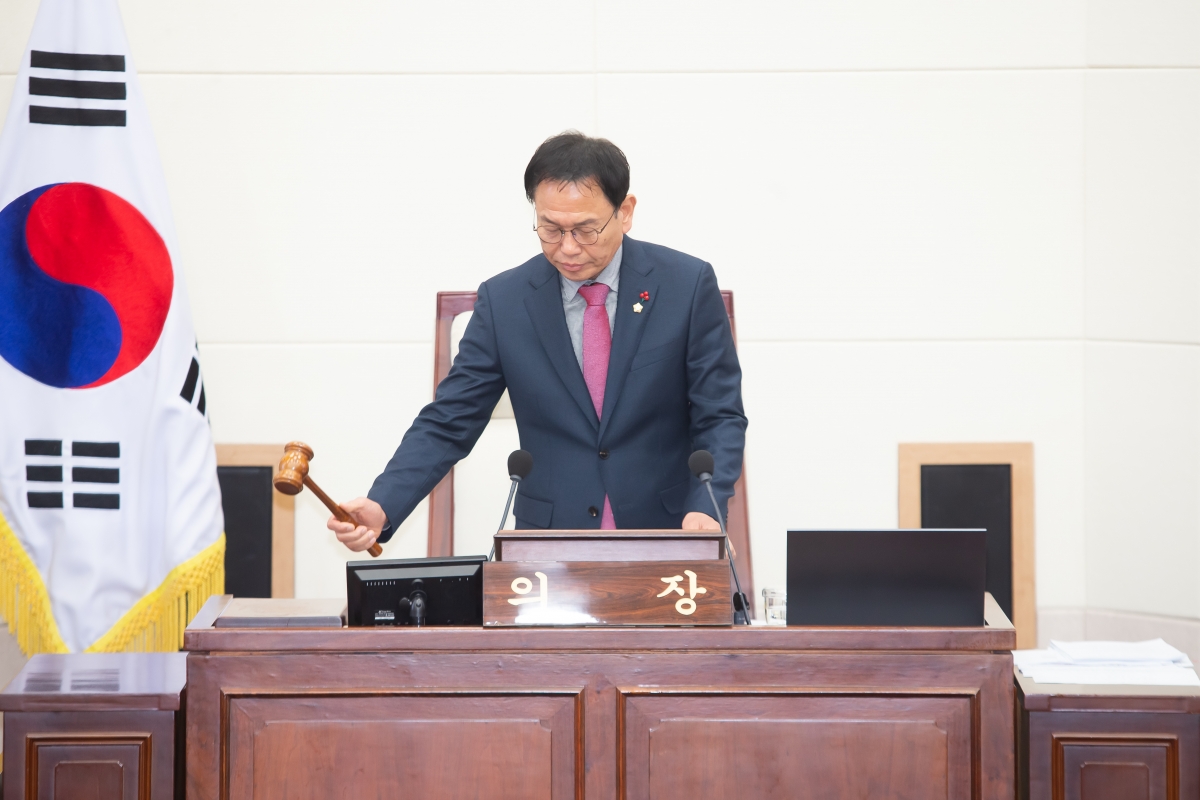 20241211-017[_P7U6293-제262회 정례회 제2차 본회의시 박교상 의장 회의주재.jpg
