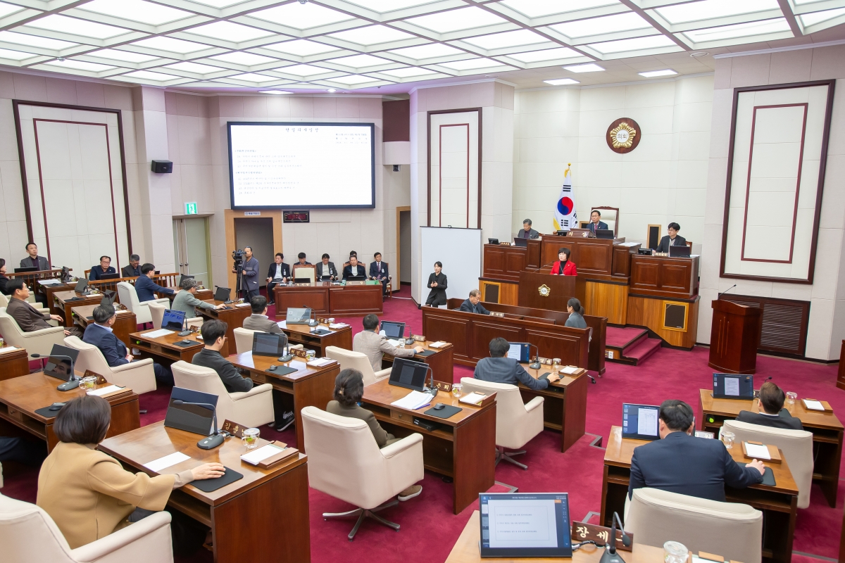 20241211-032[_P7U6352-제262회 정례회 제2차 본회의시 이정희 문화환경위원회 간사 상임위원회 활동결과보고.jpg