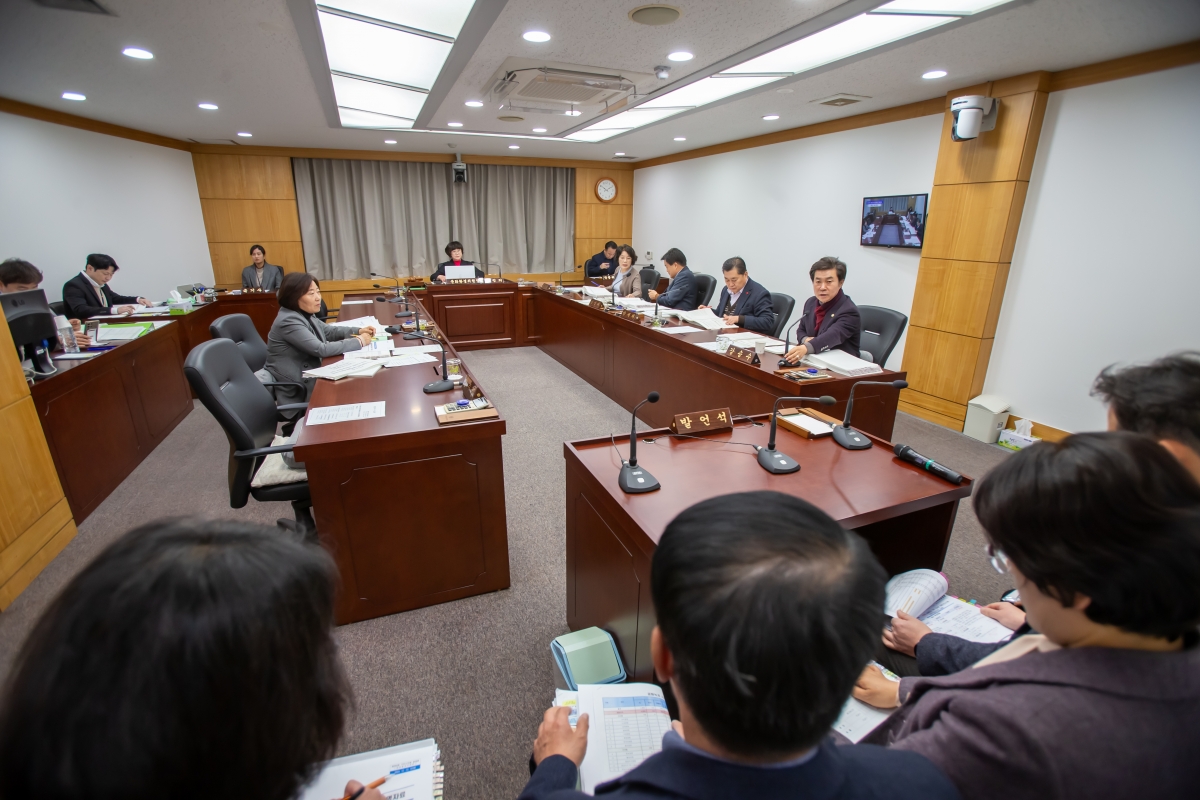 20241212-017[_P7U6451-제262회 정례회시 문화환경위원회 2024년도 제2회 추가경정예산안 및 기금운용계획 변경안 예비심사.jpg