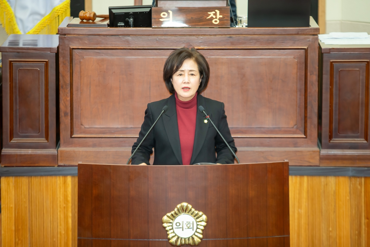 20241211-033[_P7U6356-제262회 정례회 제2차 본회의시 이명희 예산결산특별위원장 특별위원회 활동결과보고.jpg