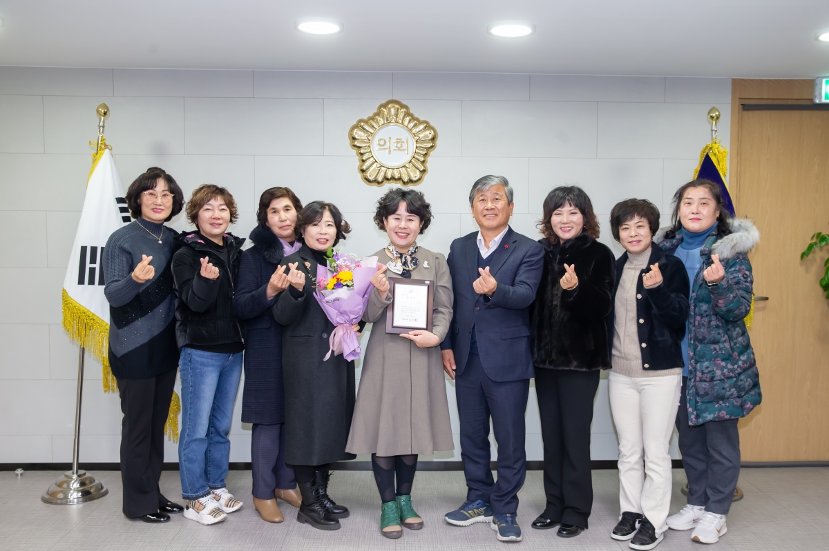20241219-007[_P7U7440-선산읍민 일행 부의장실 방문.jpg