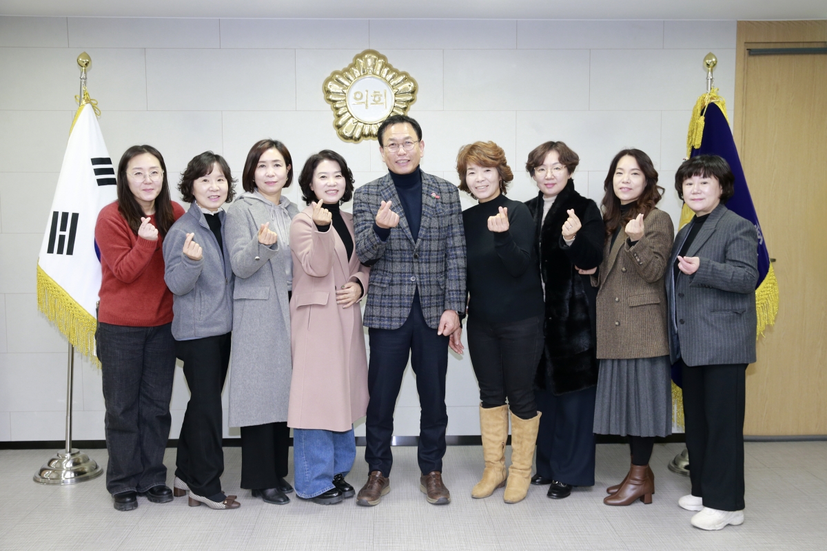 20241224-005[_P7U8259-민원봉사실 주부자원봉사단 의회방문.jpg