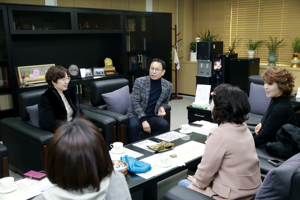 20241224-004[_P7U8255-민원봉사실 주부자원봉사단 의회방문.jpg