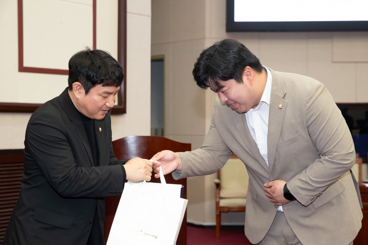 20241227-024[_P7U8330-울산광역시 동구의회 의원 일행 방문.jpg