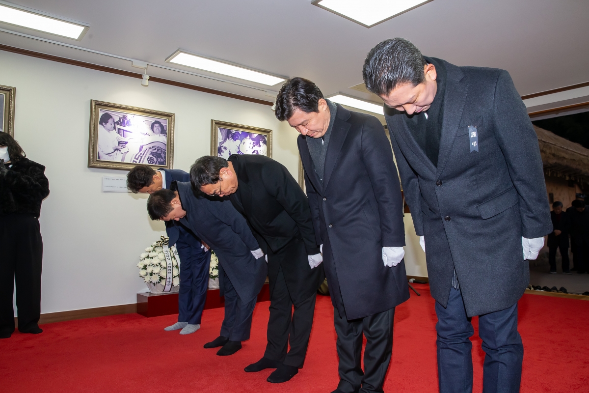 20250102-003[_P7U8479-2025년 새해 박정희 대통령 생가 참배.jpg