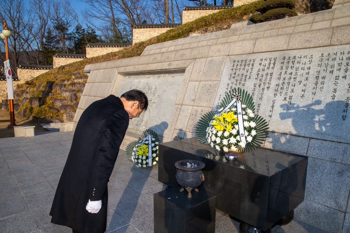 20250102-035[_P7U8552-2025년 새해 충혼탑 참배.jpg
