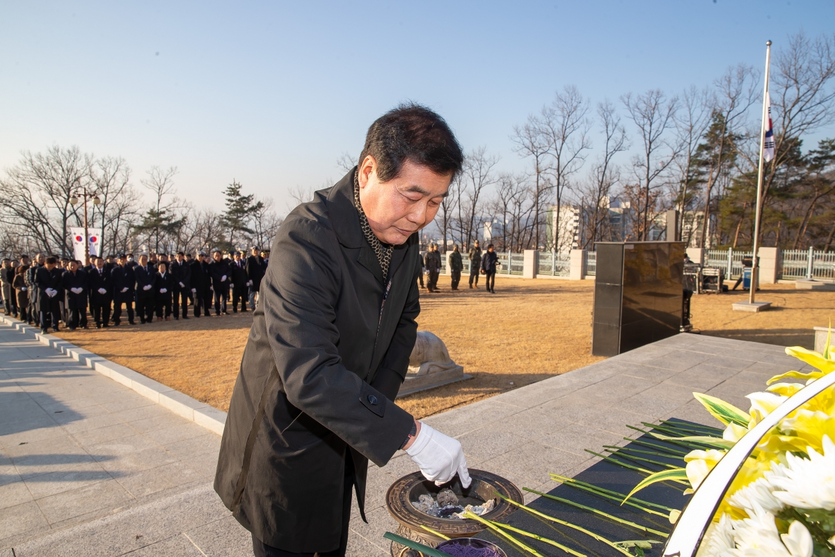 20250102-067[_P7U8649-2025년 새해 충혼탑 참배.jpg