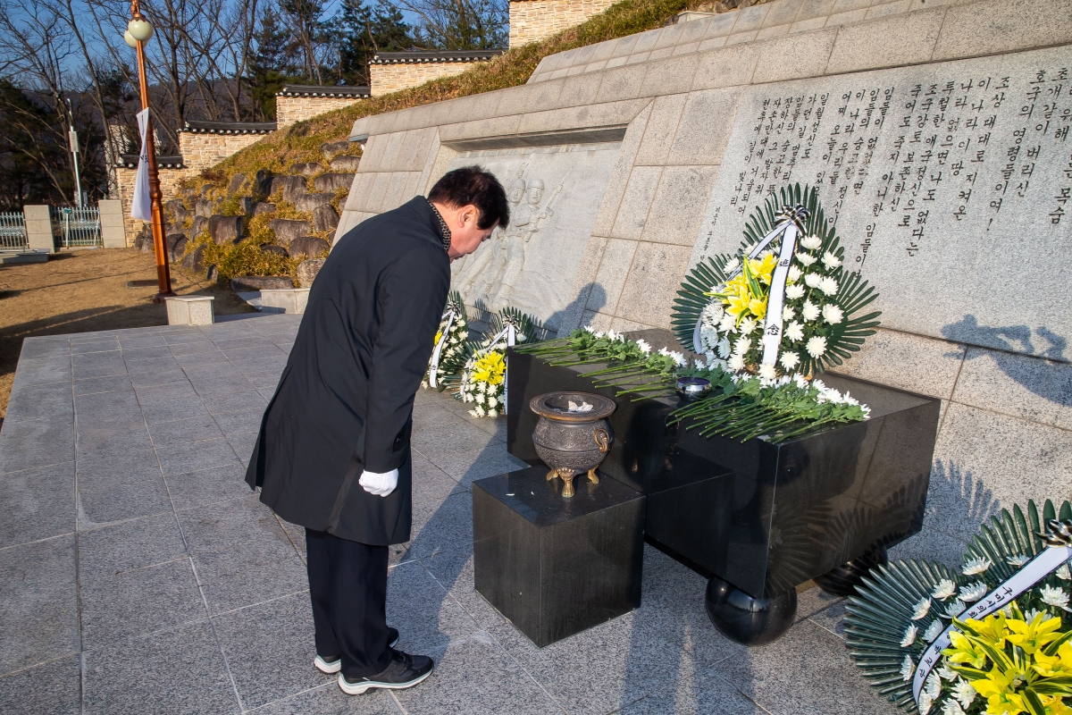 20250102-068[_P7U8652-2025년 새해 충혼탑 참배.jpg