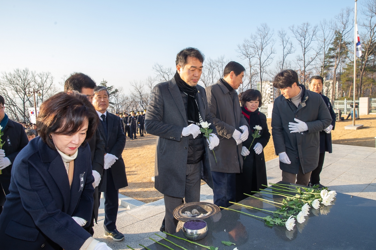 20250102-044[_P7U8586-2025년 새해 충혼탑 참배.jpg