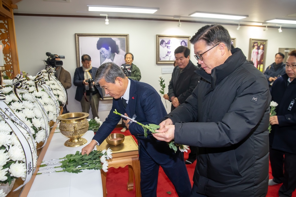 20250102-014[_P7U8501-2025년 새해 박정희 대통령 생가 참배.jpg