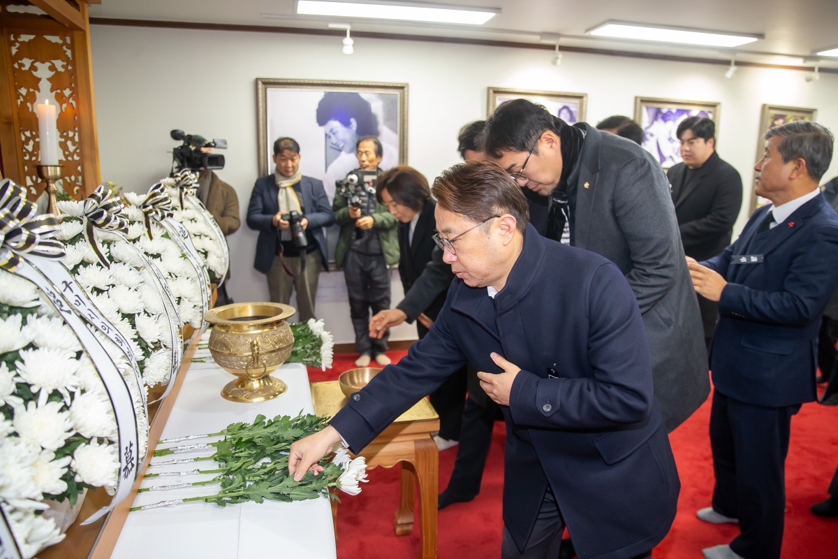 20250102-017[_P7U8506-2025년 새해 박정희 대통령 생가 참배.jpg