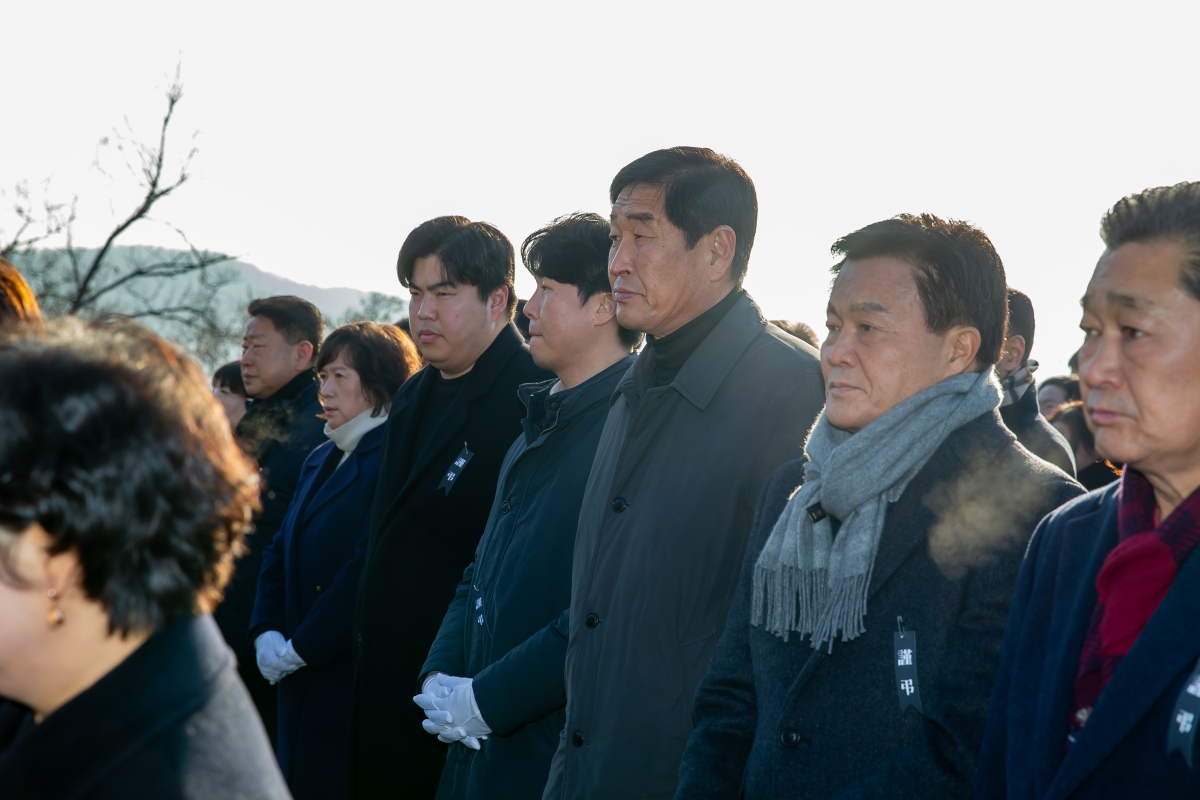 20250102-078[_P7U8669-2025년 새해 충혼탑 참배.jpg