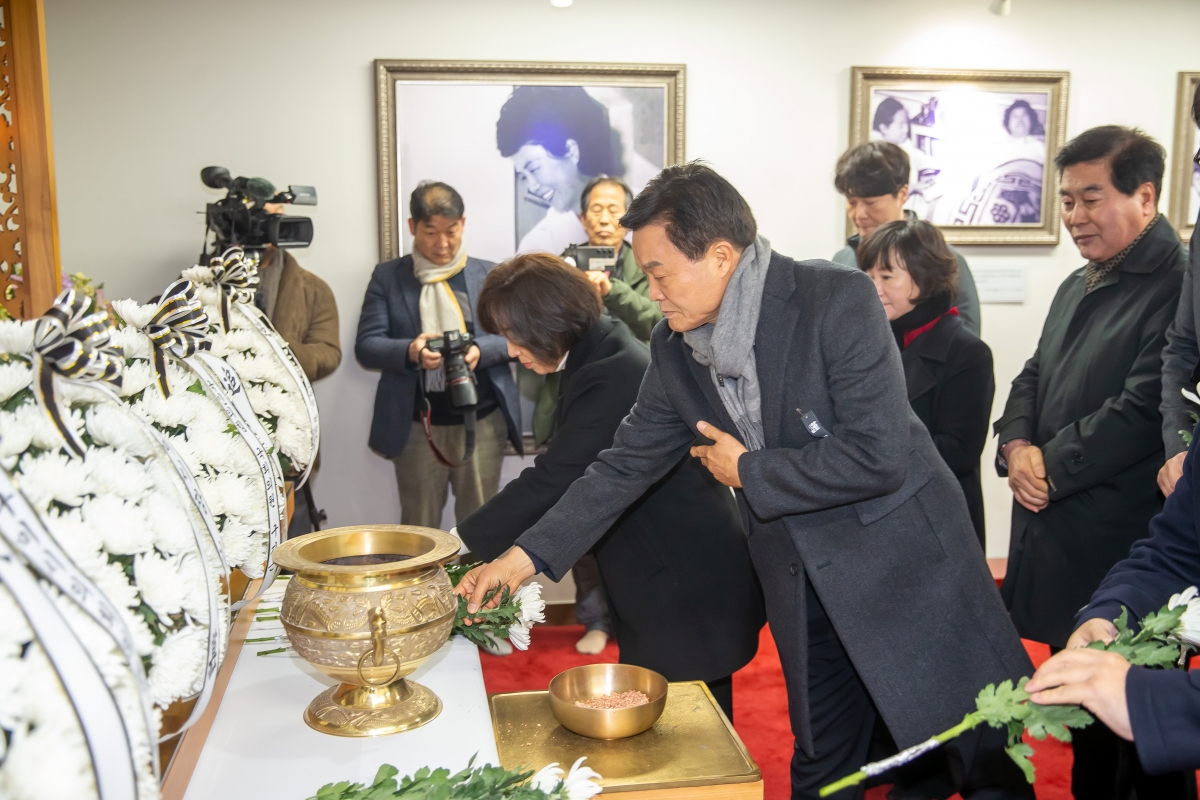 20250102-016[_P7U8505-2025년 새해 박정희 대통령 생가 참배.jpg