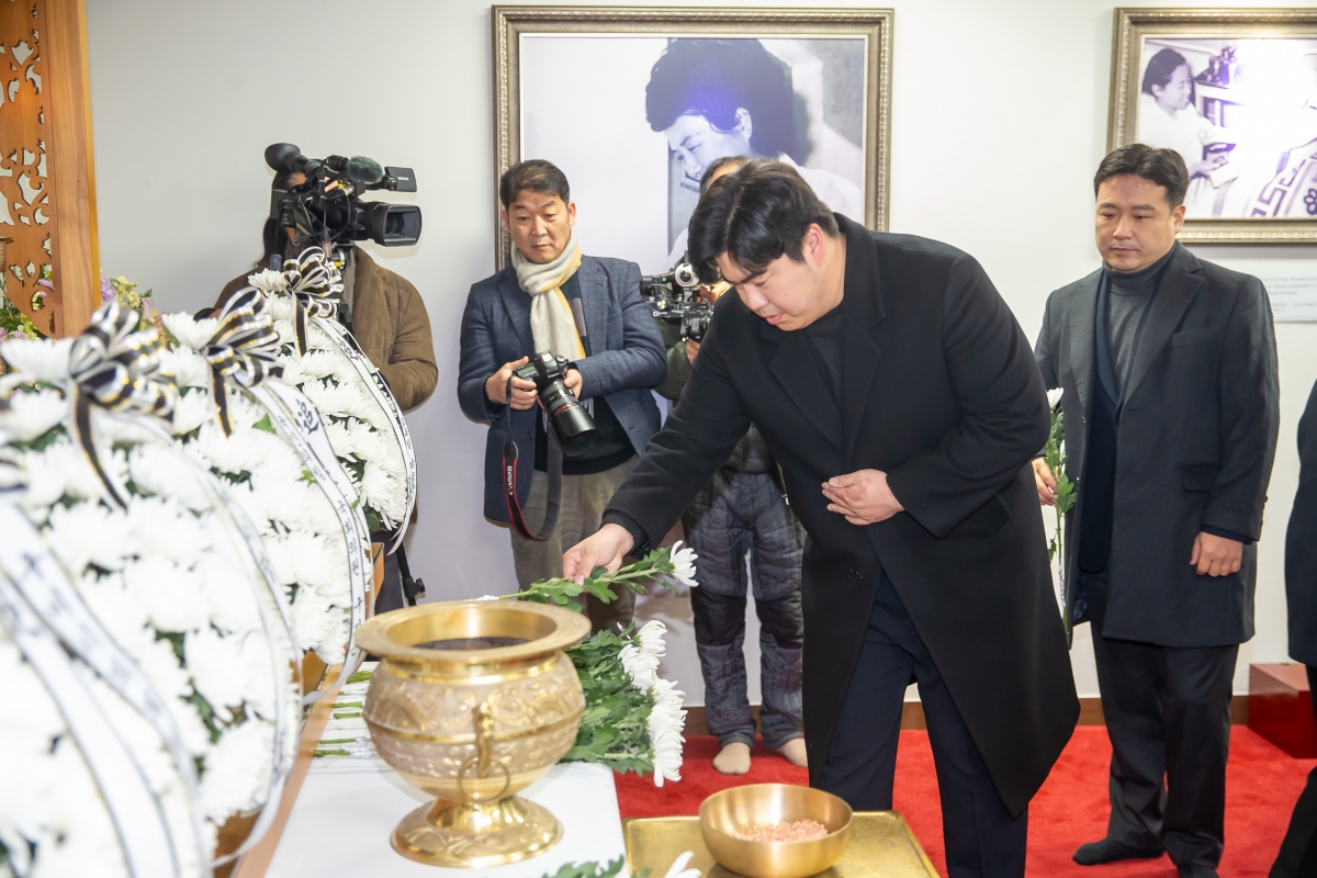 20250102-022[_P7U8519-2025년 새해 박정희 대통령 생가 참배.jpg