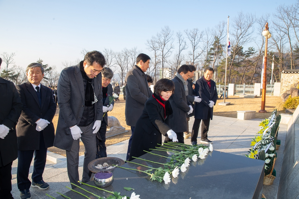 20250102-046[_P7U8591-2025년 새해 충혼탑 참배.jpg