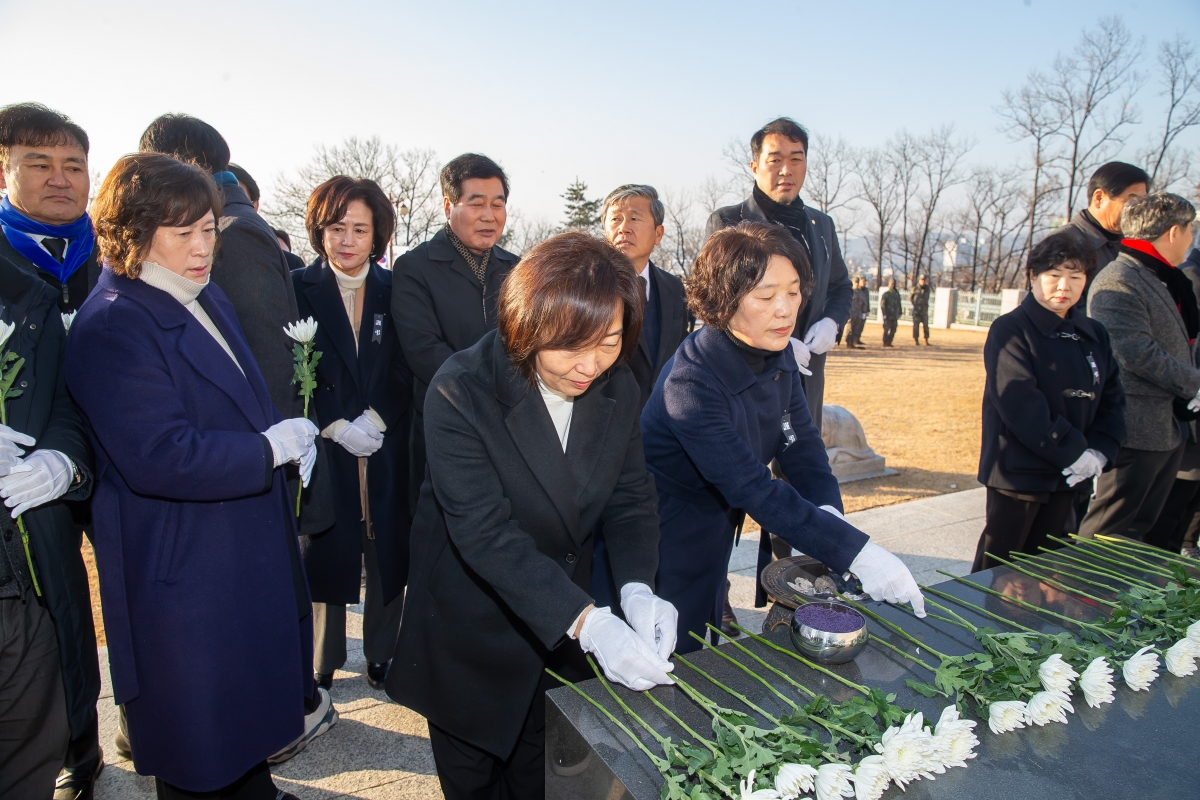20250102-051[_P7U8605-2025년 새해 충혼탑 참배.jpg
