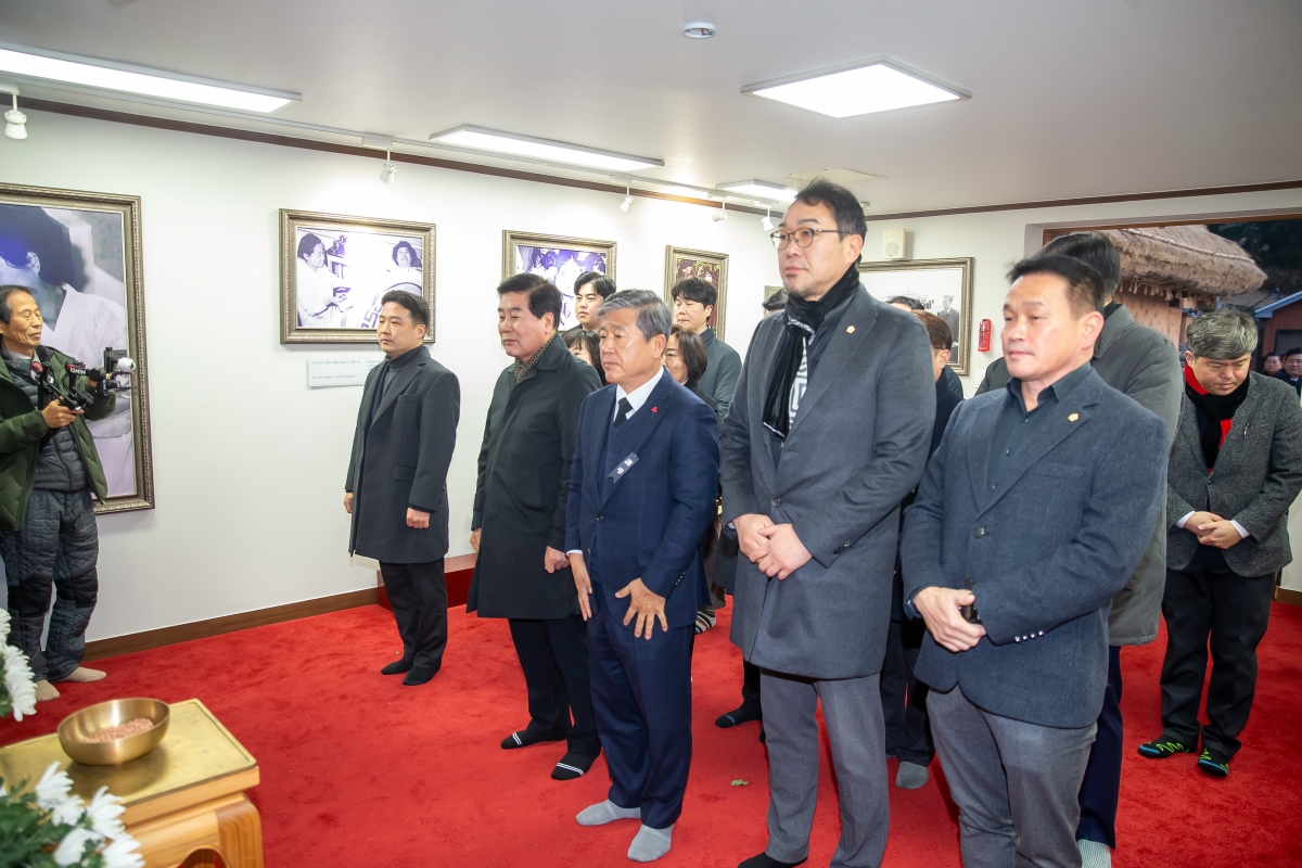 20250102-026[_P7U8531-2025년 새해 박정희 대통령 생가 참배.jpg