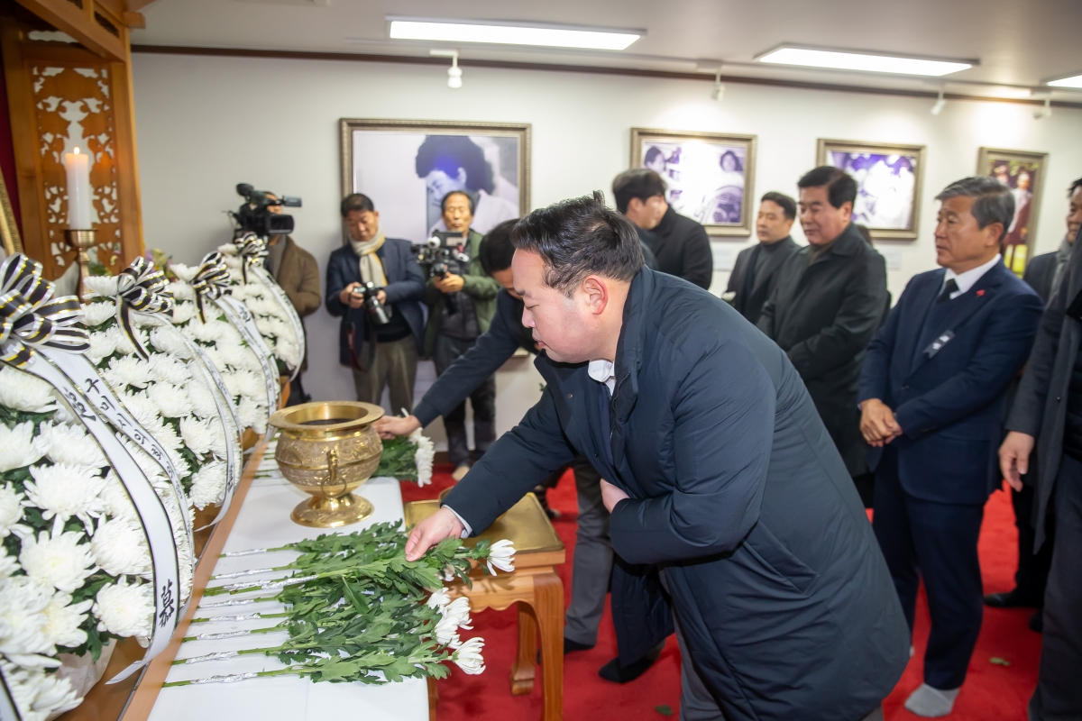 20250102-021[_P7U8515-2025년 새해 박정희 대통령 생가 참배.jpg