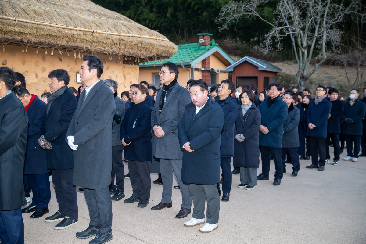 20250102-027[_P7U8532-2025년 새해 박정희 대통령 생가 참배.jpg
