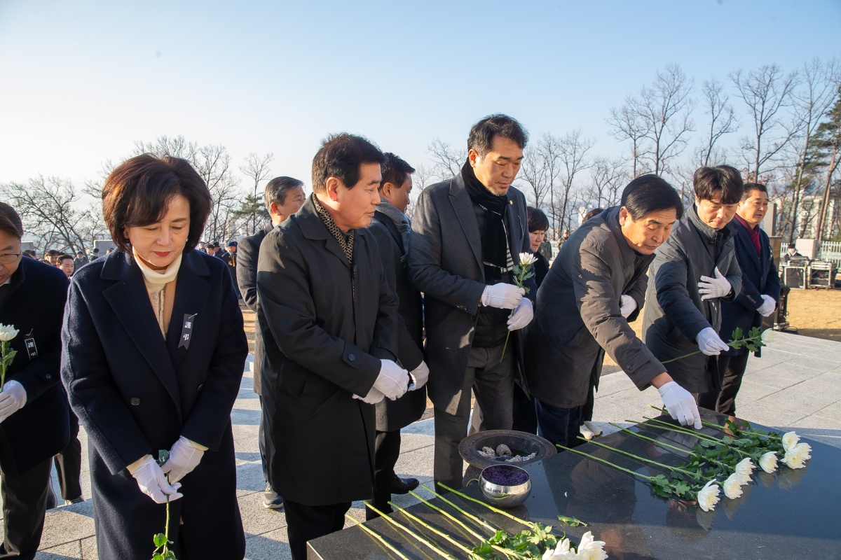 20250102-043[_P7U8583-2025년 새해 충혼탑 참배.jpg