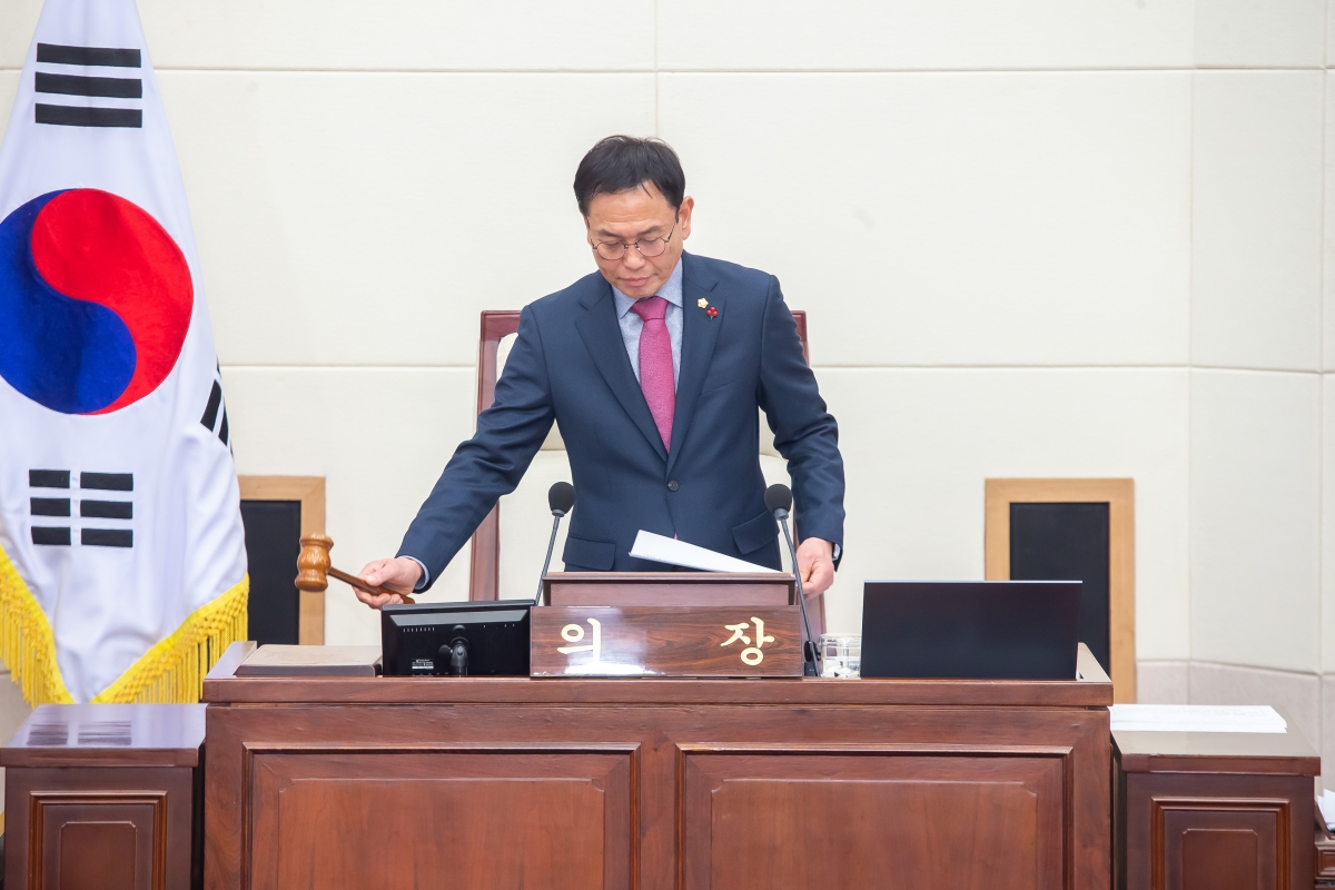 20250114-005[_P7U9263-제283회 임시회 제1차 본회의시 박교상 의장 회의주재.jpg