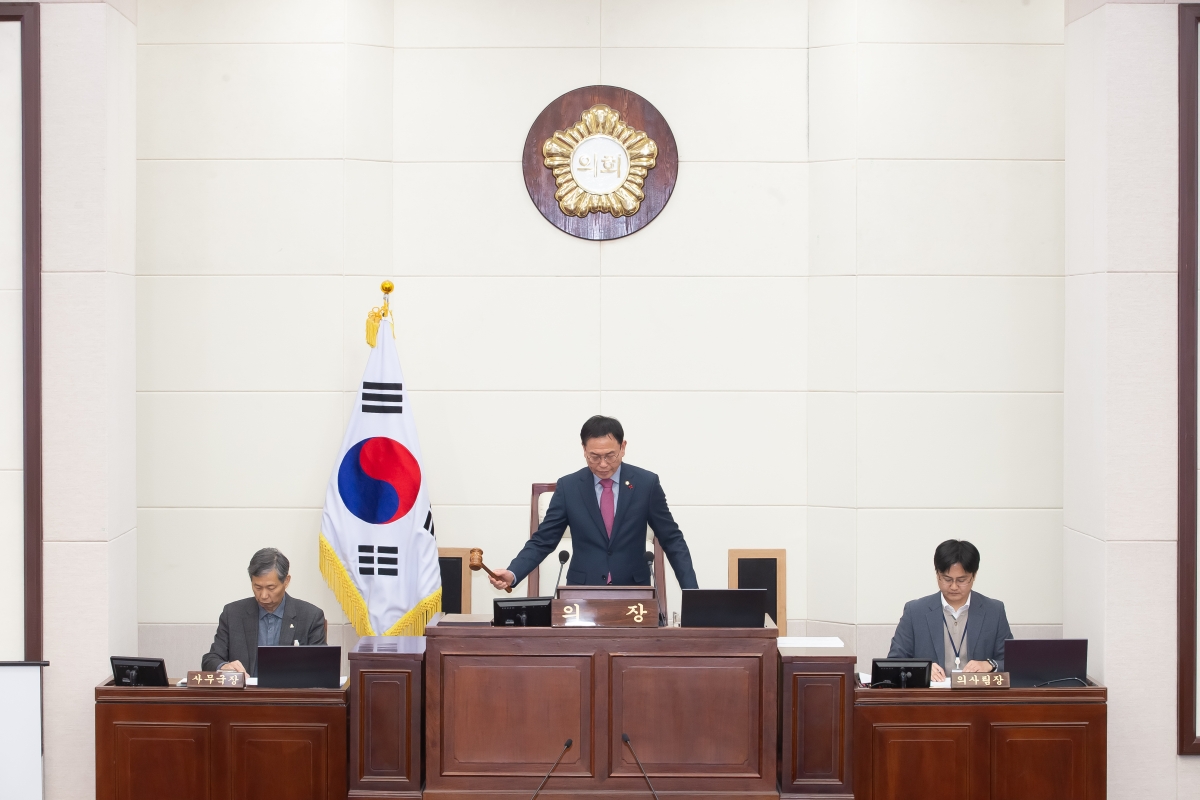 20250114-013[_P7U9298-제283회 임시회 제1차 본회의시 박교상 의장 회의주재.jpg