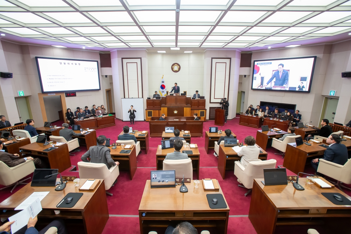 20250114-015[_P7U9301-제283회 임시회 제1차 본회의시 박교상 의장 회의주재.jpg