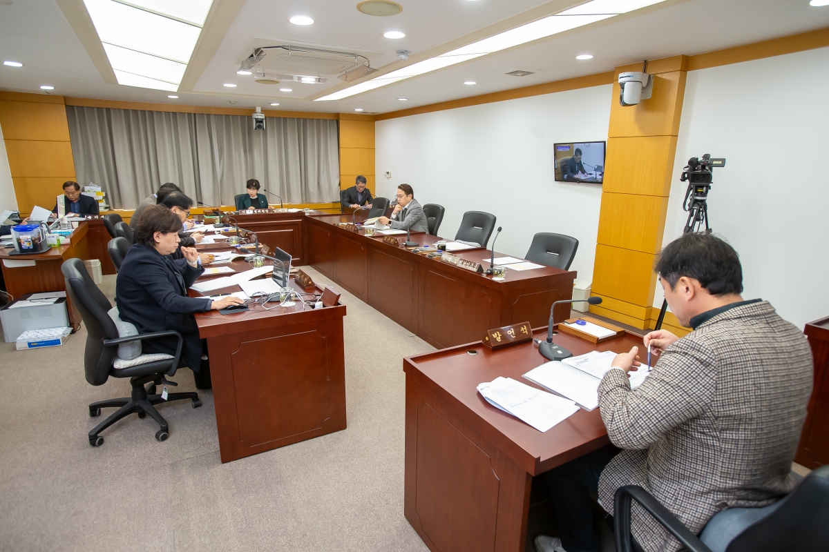 20250115-013[_P7U9533-제283회 임시회시 기획행정위원회 조례안 심사활동.jpg