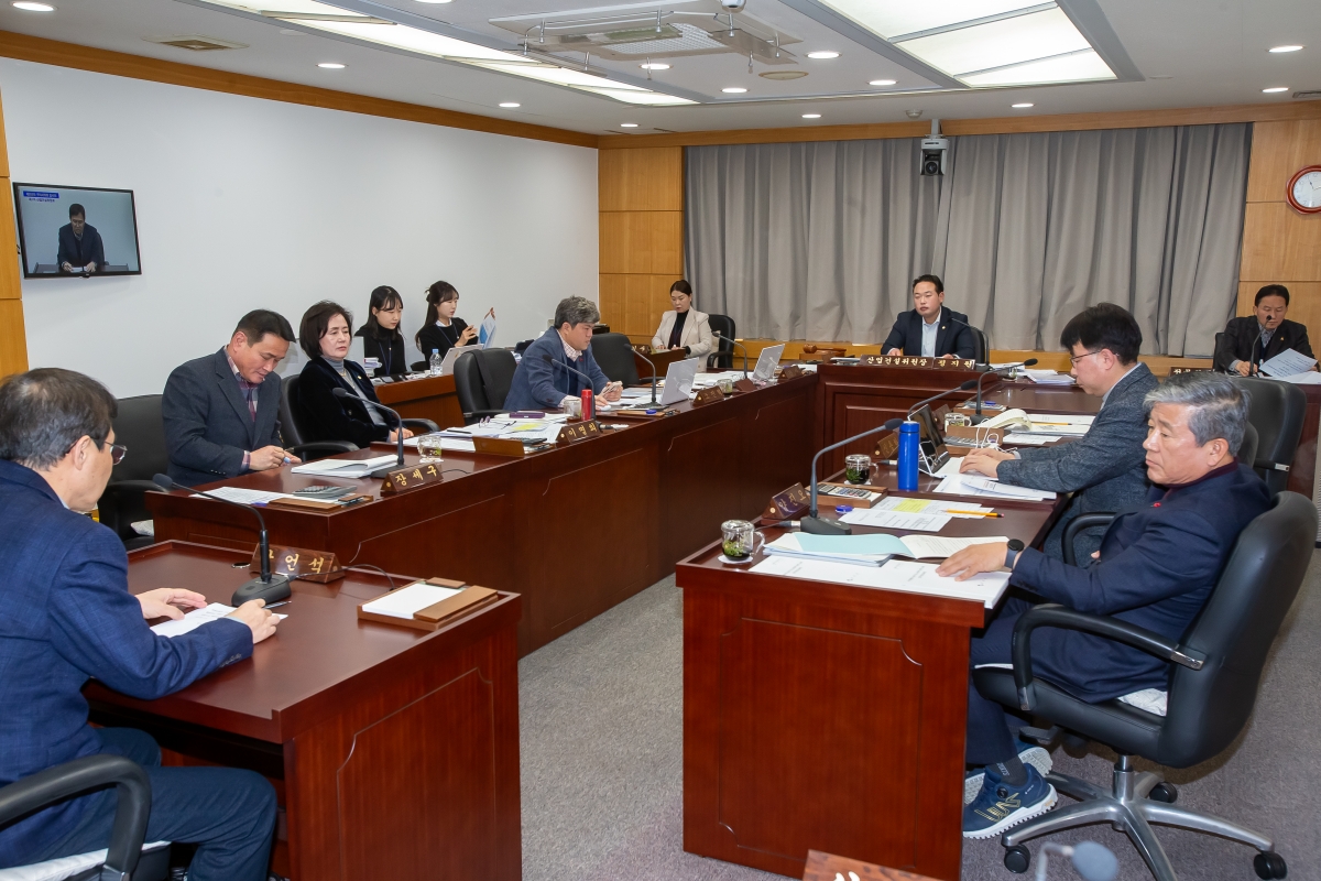 20250115-040[_P7U9638-제283회 임시회시 산업건설위원회 조례안 심사활동.jpg