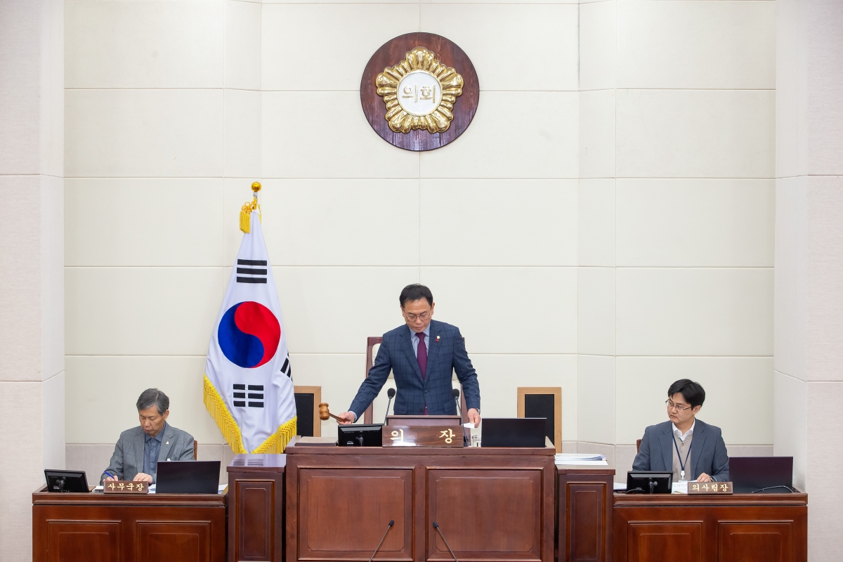 20250121-003[_P7U9818-제283회 임시회 제4차 본회의시 박교상 의장 회의주재.jpg