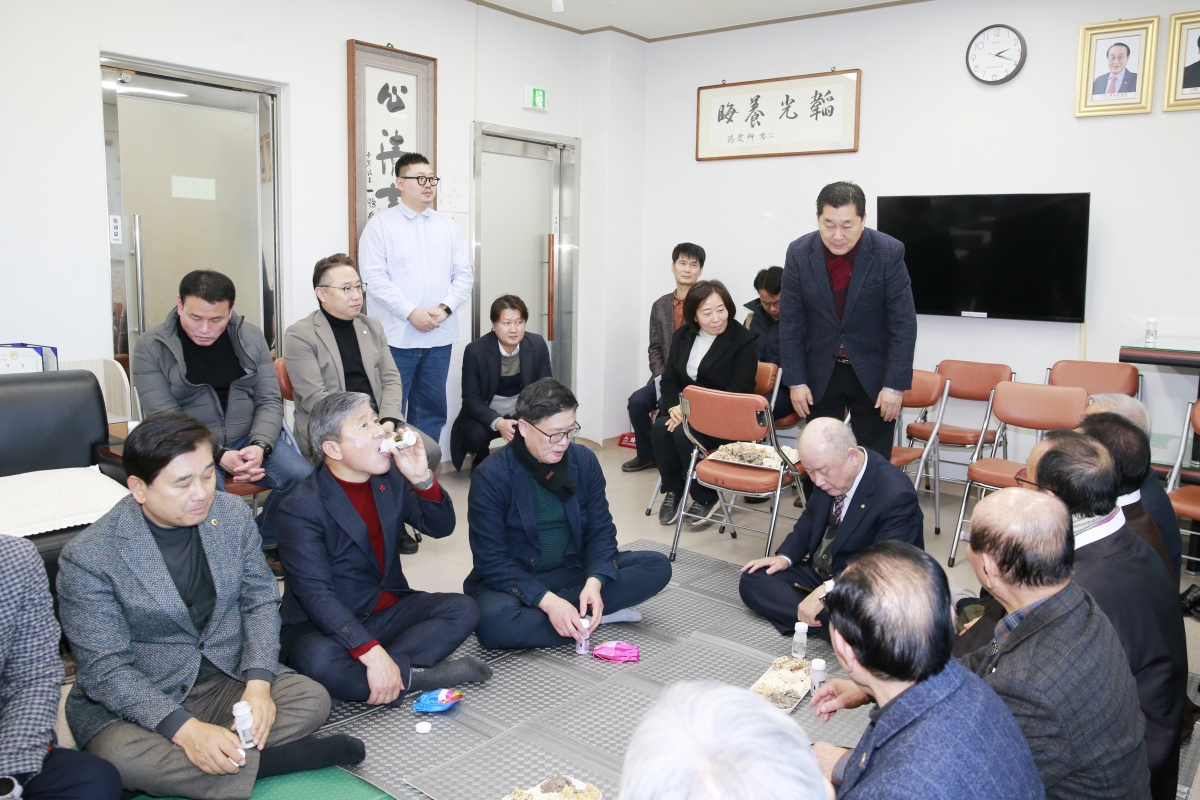 20250124-025[_P7U0105 복사-설맞이 구미시노인종합복지회관 방문.jpg