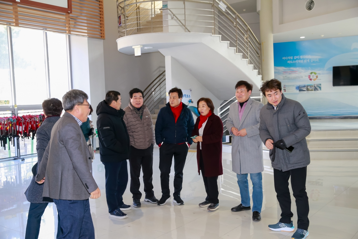 20250205-002[724674-25-문화환경위원회 영덕군 해양환경체험관 비교견학.jpg