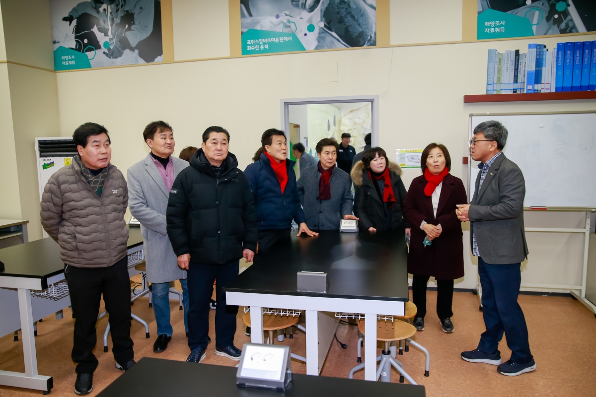 20250205-031[345646-19-문화환경위원회 영덕군 해양환경체험관 비교견학.jpg