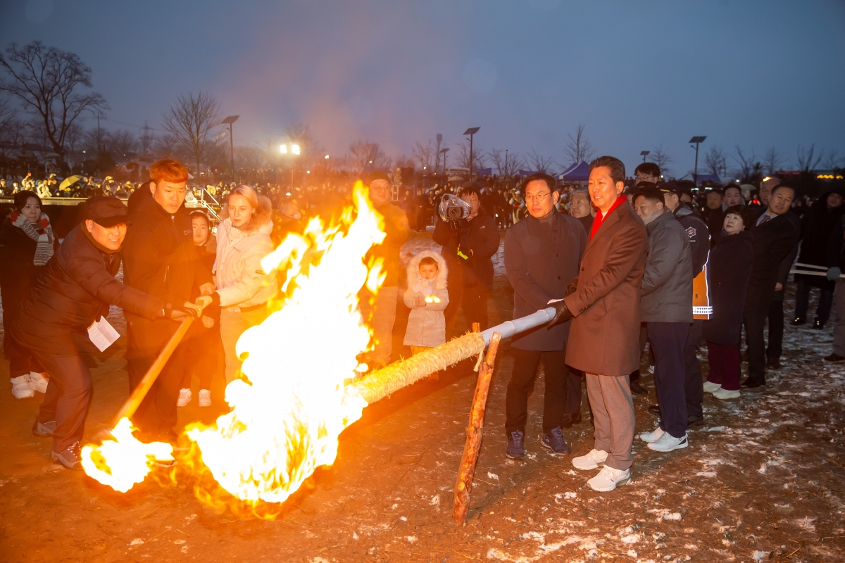 20250212-066[_P7U0715-구미시민 안녕기원 2025 정월대보름 달집태우기.jpg