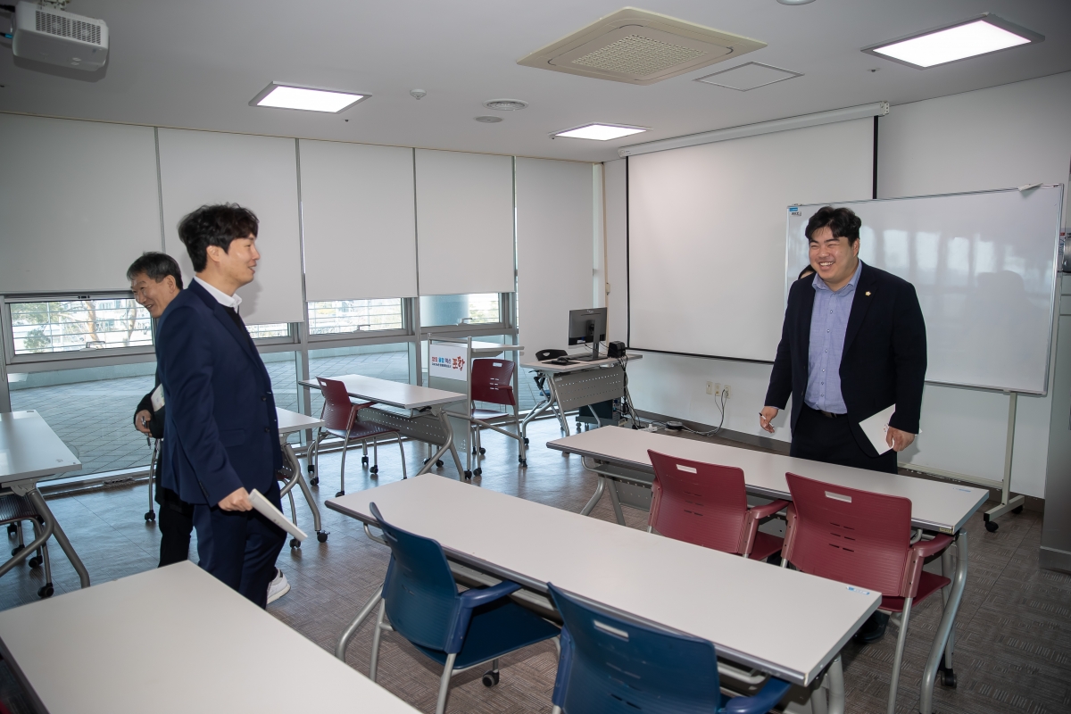 20250227-032[IMG_0178-기획행정위원회 포항시 평생학습원 비교견학.jpg