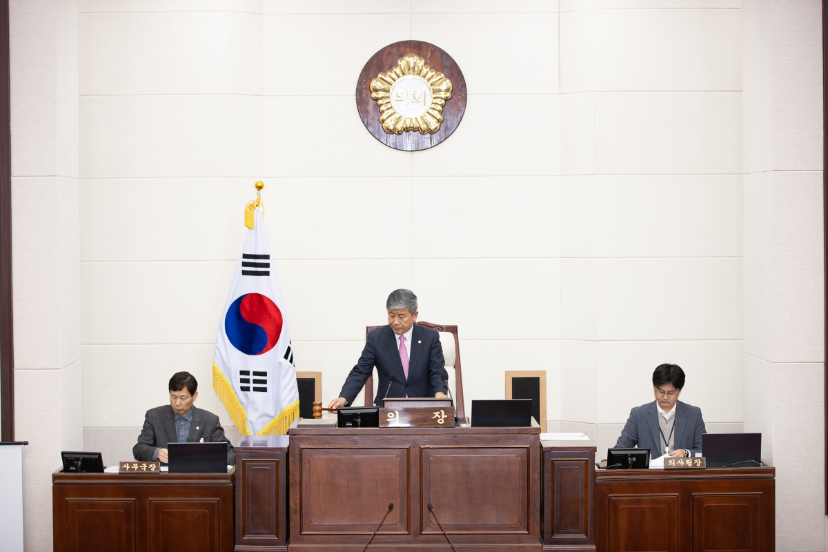 20250313-015[AMG_2743-제285회 임시회 제1차 본회의시 양진오 부의장 회의주재.jpg