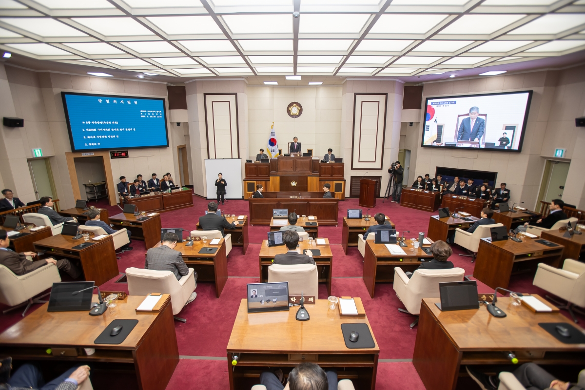 20250313-016[AMG_2746-제285회 임시회 제1차 본회의시 양진오 부의장 회의주재.jpg