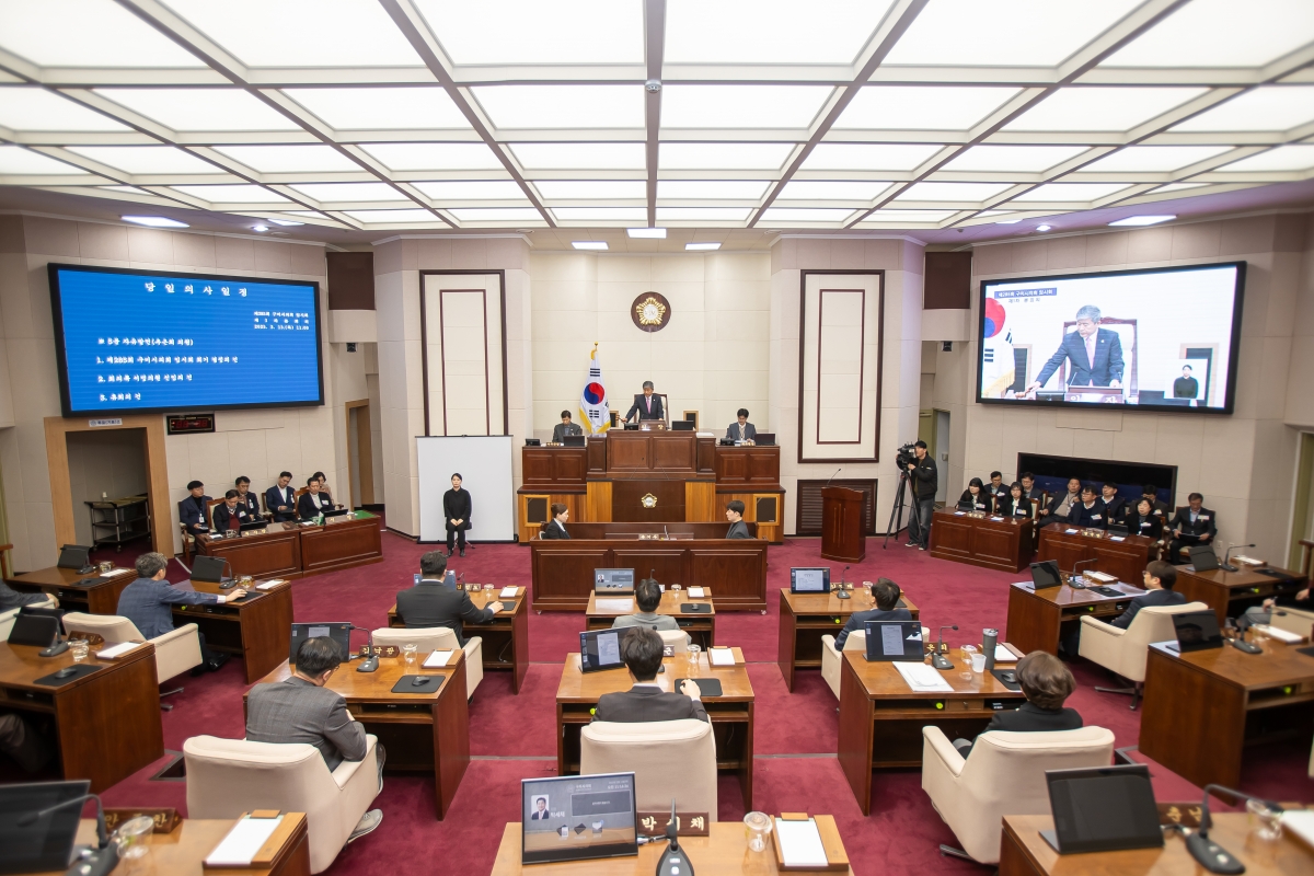20250313-017[AMG_2748-제285회 임시회 제1차 본회의시 양진오 부의장 회의주재.jpg