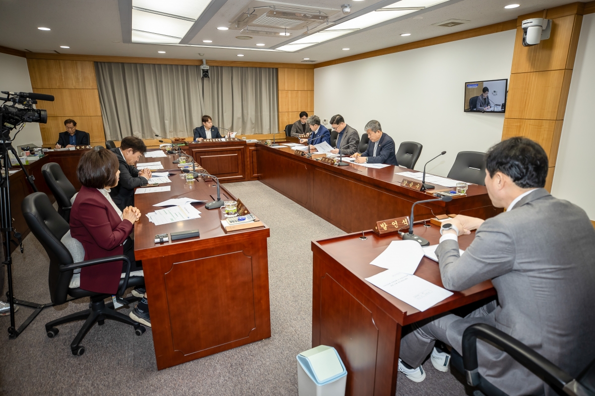 20250314-010[AMG_3107-제285회 임시회시 의회운영위원회 조례안 심사활동.JPG
