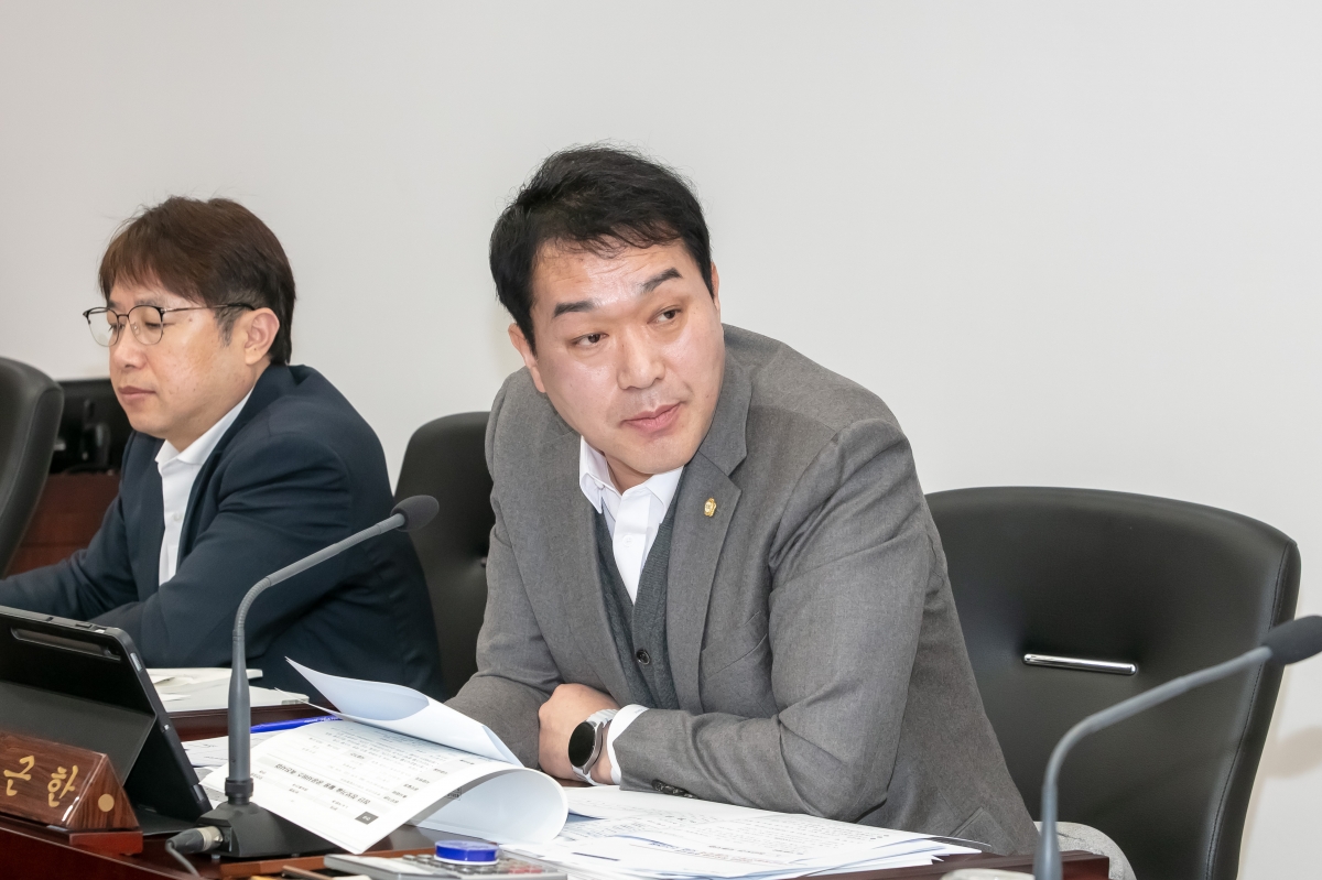 20250314-035[IMG_8068-제285회 임시회시 기획행정위원회 조례안 심사활동.JPG