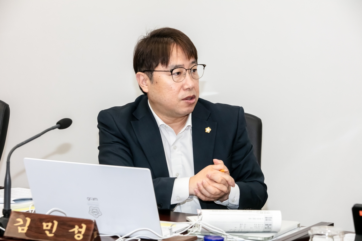 20250314-038[IMG_8076-제285회 임시회시 기획행정위원회 조례안 심사활동.JPG